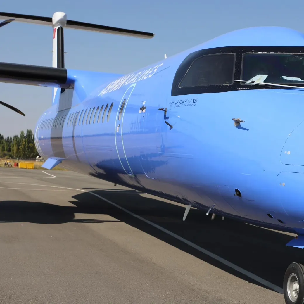 ИЧКИ КАТТАМДАР ҮЧҮН АЛЫНГАН ЖАҢЫ DASH 8 Q-400 УЧАГЫ ТАЛАС АЭРОПОРТУНА КОНДУ