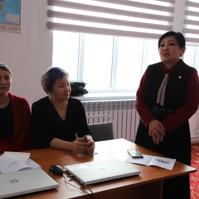 ЭНЕ – ЖАЛПЫ ЖУРТТУН СЫЙМЫГЫ АТТУУ ТЕГЕРЕК СТОЛ БОЛУП ӨТТҮ