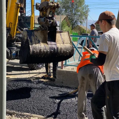 Талас шаарында тротуар салуу иштери кызуу уланууда