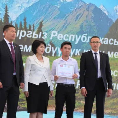 Эгемендүүлүктүн 34 жылдыгына карата кызматкерлер сыйланды