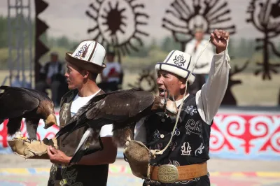 ТАЛАС ШААРЫНДА АТАЙ ОГОНБАЕВДИН 125 ЖЫЛДЫГЫНА АРНАЛГАН “ЭСИМДЕ” ФЕСТИВАЛЫ ӨТТҮ