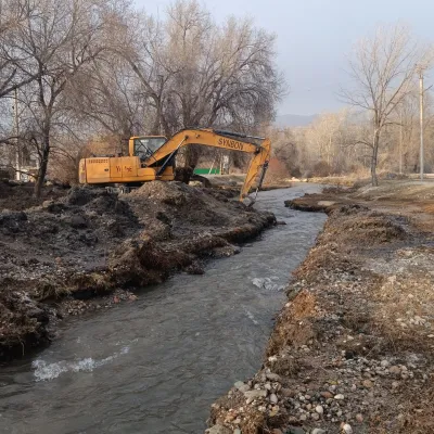 Талас шаарында Беш-Таш суусунун нугун тазалоо иштери жүргүзүлдү