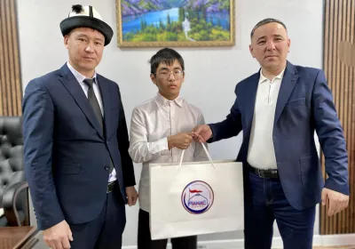 Мэр шаарды өнүктүрүүгө кызыккан окуучуну кабыл алды