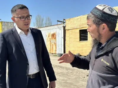 Талас шаарынын мэринин орун басары Айбек Көчөрбаев шаар аймагандагы көчөлөрдү кыдырып, тургундар менен жолугушууларды өткөрдү.